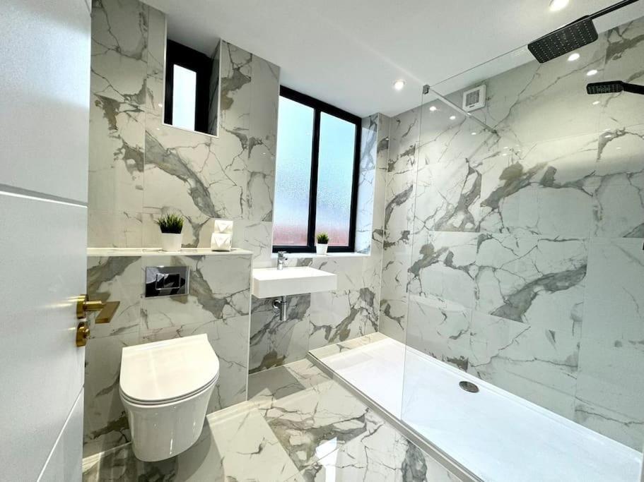 Bournemouth Getaway: 3Br Apartment Near Beach Exterior foto